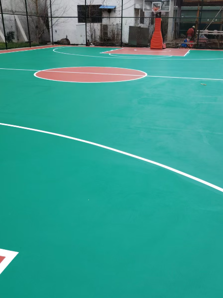 陇川 球场长期使用易出现地面开裂